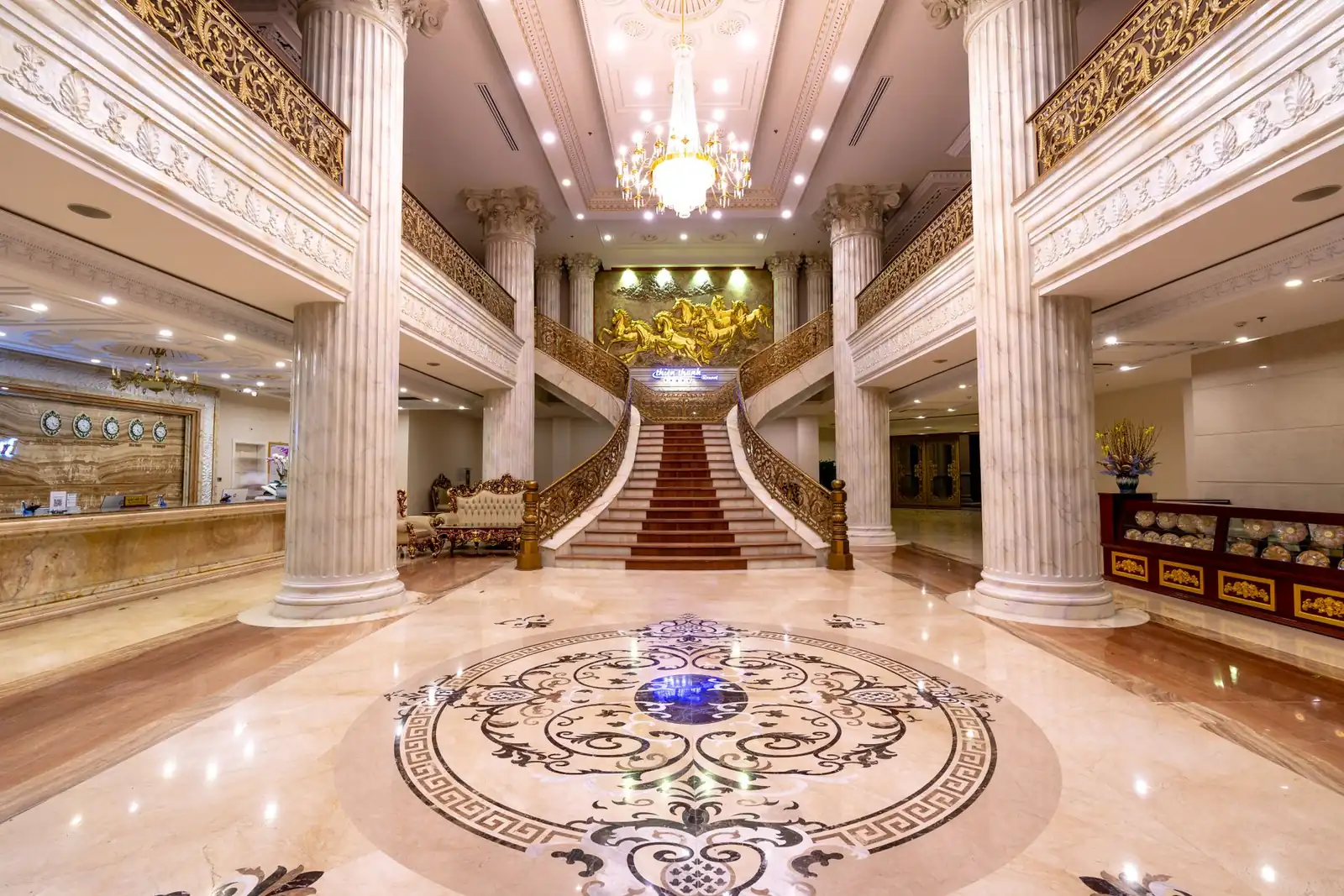 Merovellangrandlodge interior