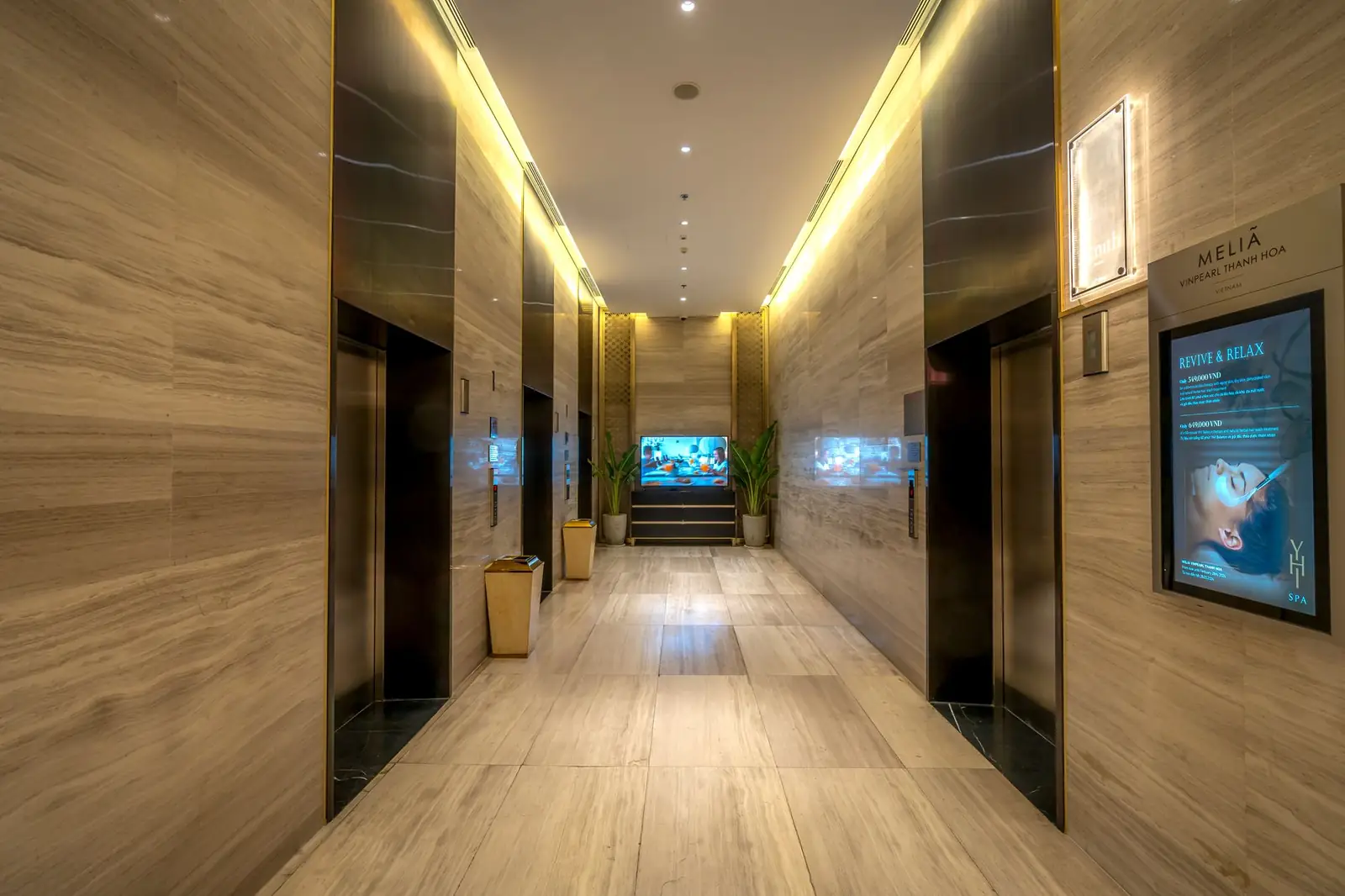 Merovellangrandlodge interior corridor